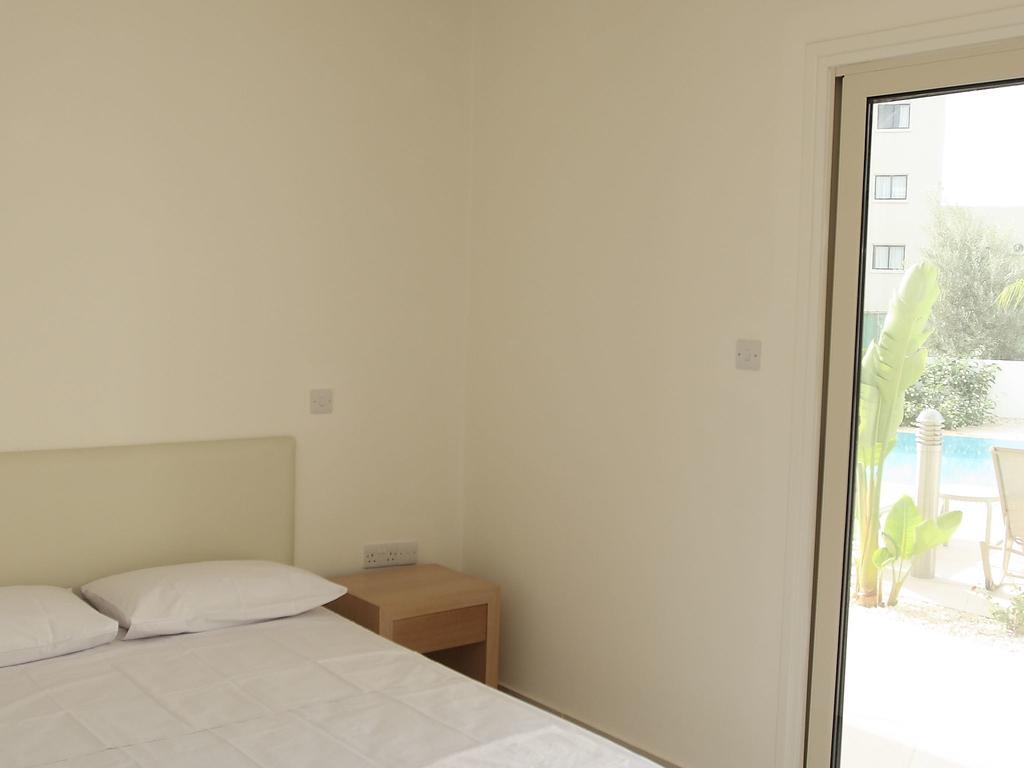 Athena Beach Villas Protaras Exteriör bild